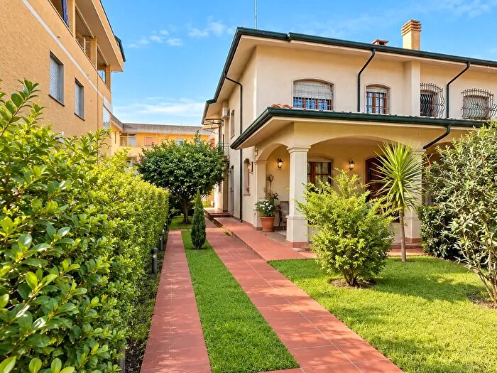 Casa con 8 locali in vendita in dei Lecci, Viareggio
