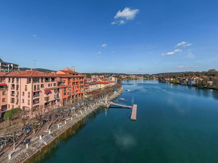 Casa trilocale in affitto in Via Roma, Centro, Sesto Calende