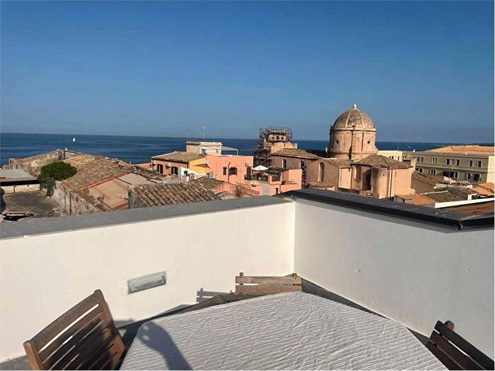 Appartamento trilocale in affitto in Ortigia, Siracusa