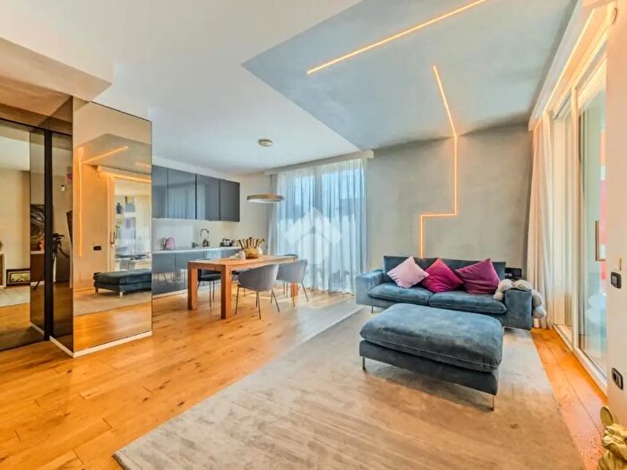 Appartamento trilocale in vendita in Viale Giovanni Suzzani, Milano