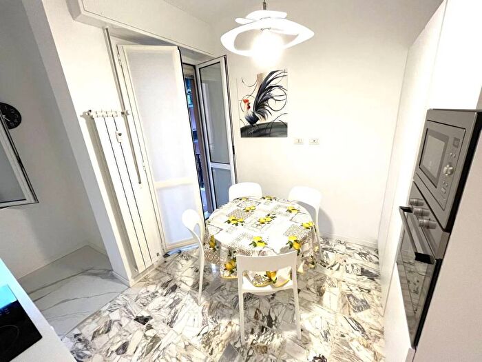 Appartamento trilocale in affitto in Corso Europa, Borghetto Santo Spirito