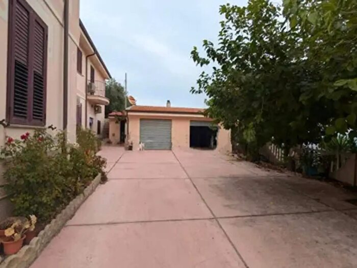 Casa con 6 locali in vendita in Via Vittorio Veneto, Illorai