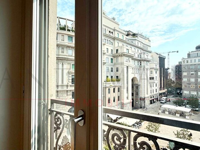 Appartamento quadrilocale in affitto in Piazza Cesare Beccaria, Duomo, Milano