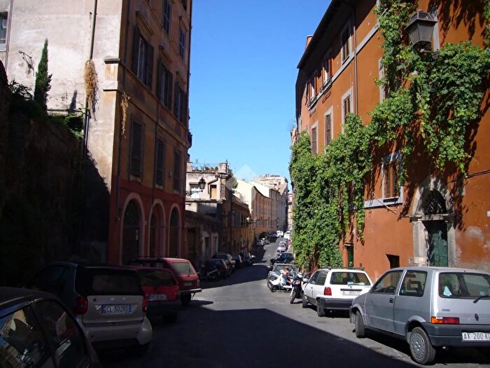 Appartamento bilocale in affitto in Via in Selci, Roma