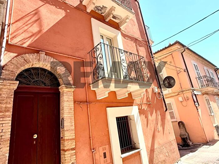 Casa con 6 locali in vendita in Via Giuseppe Garibaldi, Lanciano