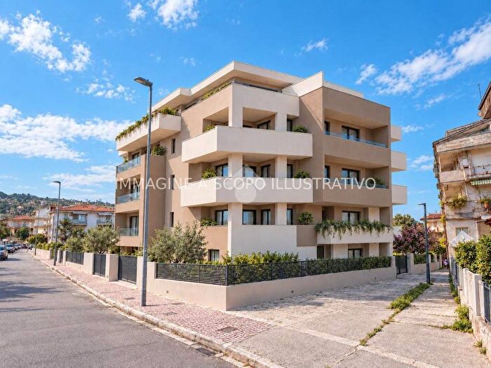 Appartamento trilocale in vendita in Via Venezia, Centro, Martinsicuro