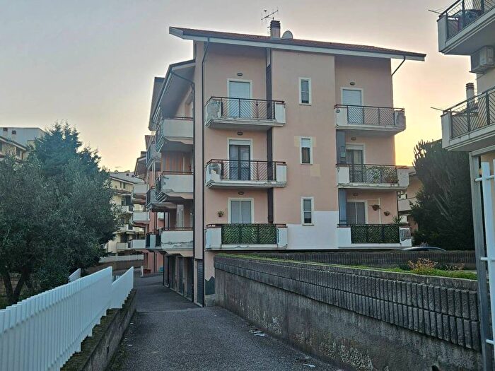 Appartamento quadrilocale in vendita in Via Telemaco, Squillace Lido, Squillace