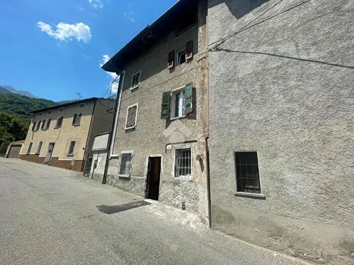 Casa con 5 locali in vendita in Via G Verdi, Delebio