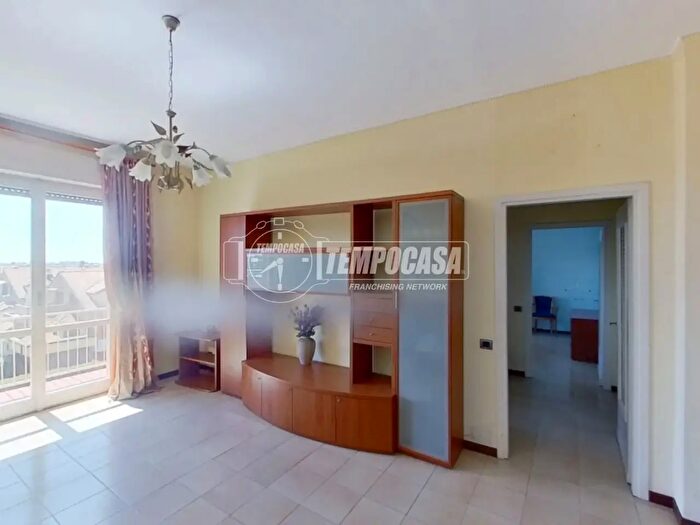 Appartamento trilocale in vendita in Via Ravenna, Meda