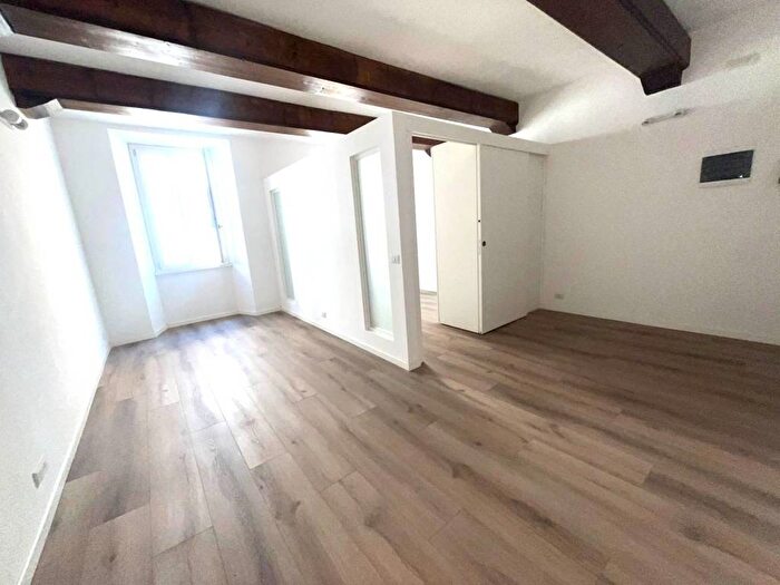 Appartamento trilocale in affitto in Via Francesco Crispi, Spagna, Roma