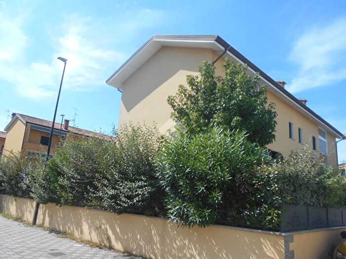 Casa con 6 locali in vendita in Via Zamboni, Comacchio