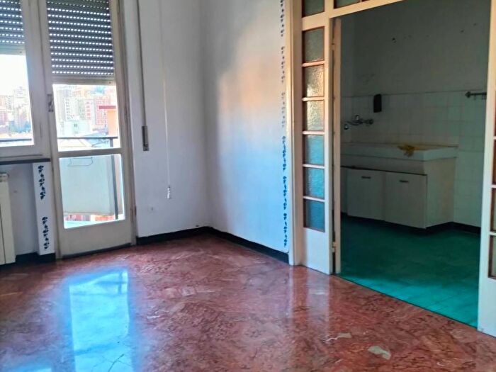 Appartamento trilocale in affitto in Via Davide Menini, Staglieno, Genova