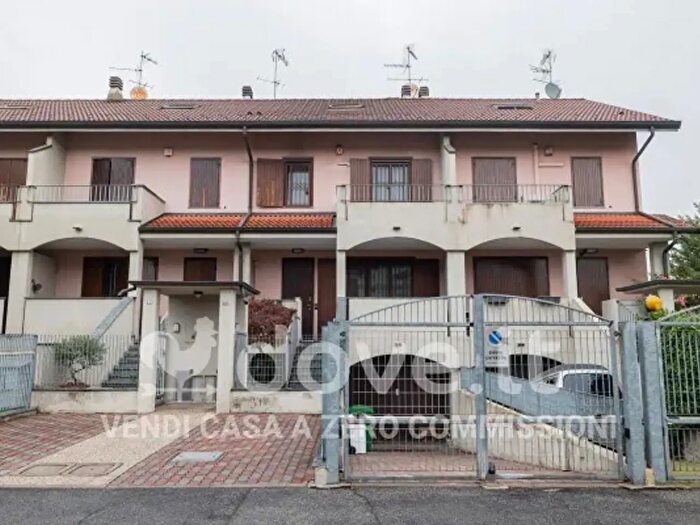 Casa quadrilocale in vendita in Via Edoardo Bianchi, Segrate