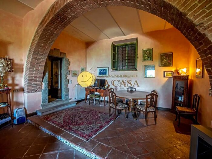Casa con 5 locali in vendita in Reggello
