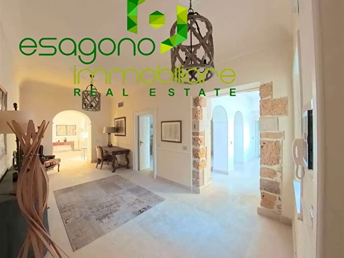 Casa con 10 locali in vendita in Siracusa