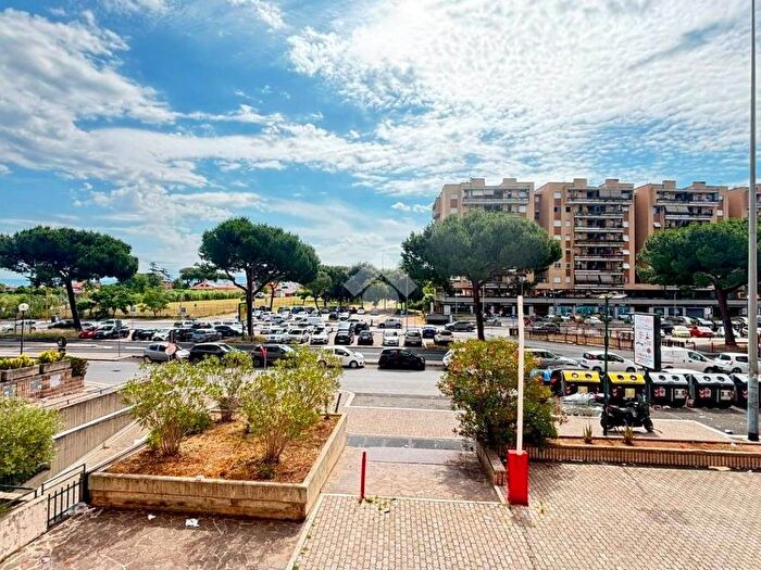 Appartamento trilocale in affitto in Viale Antonio Ciamarra, Cinecittà, Roma