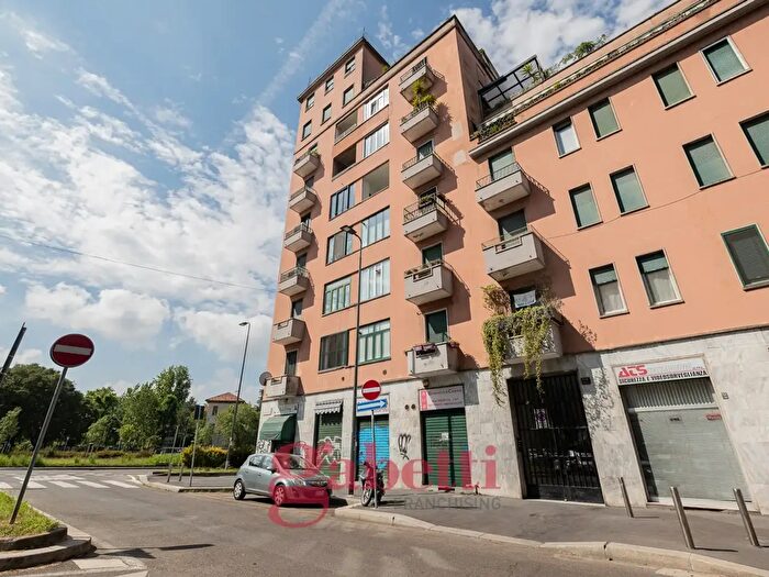 Appartamento bilocale in vendita in Via Desenzano, Milano