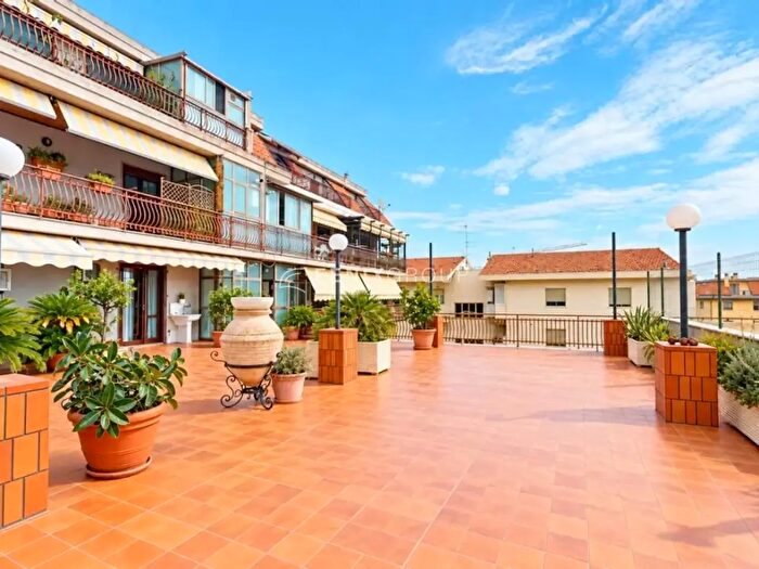 Appartamento con 6 locali in vendita in Via Gabriele Voltattorni, San Benedetto Del Tronto