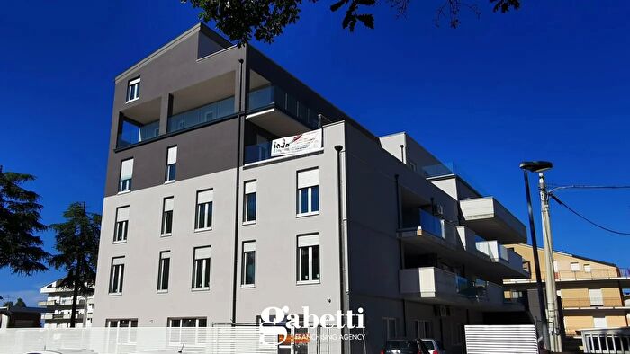 Appartamento con 7 locali in vendita in Via del Mare SNC, Lanciano