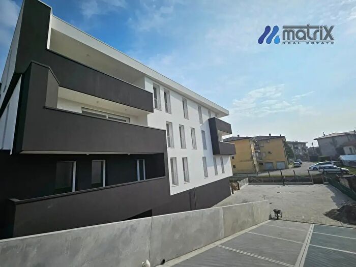 Appartamento con 8 locali in vendita in Via Jacopo Guarana, Stra