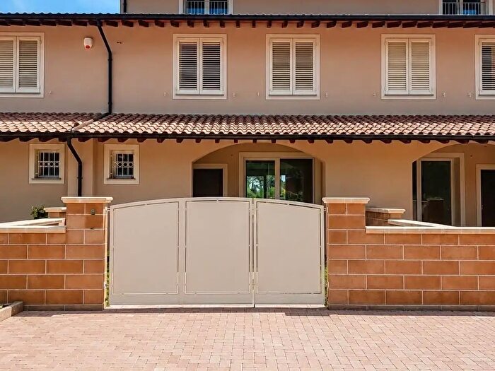Casa con 5 locali in vendita in Buti