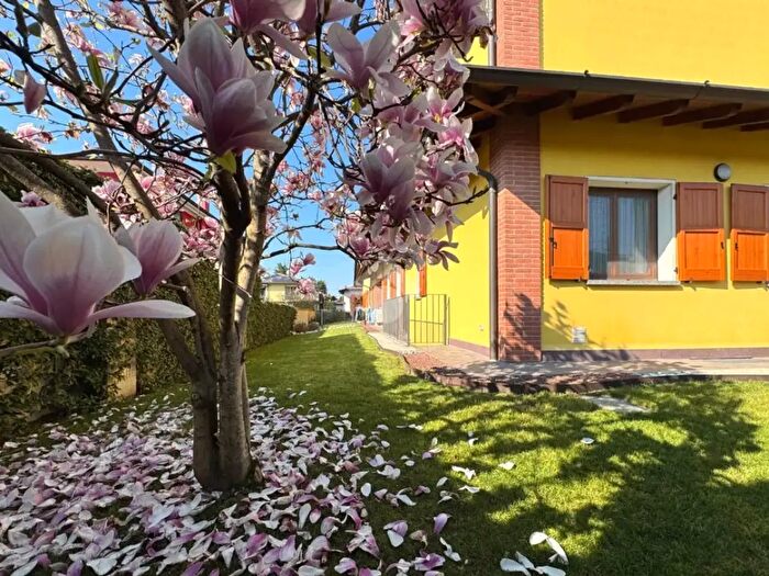 Appartamento trilocale in vendita in Via Pianette, Bagnolo Cremasco