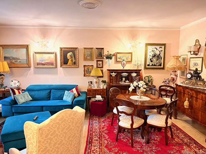 Casa con 8 locali in vendita in Via Andrea Costa, Rimini