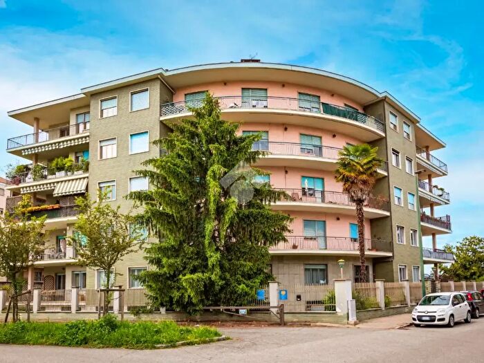 Appartamento con 5 locali in vendita in Via Giovanni Servais, Torino