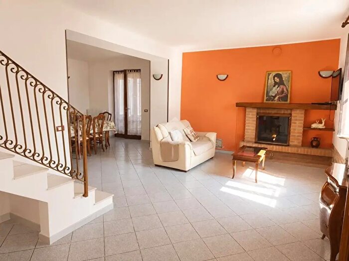 Casa quadrilocale in vendita in Via Sp, Vernasca