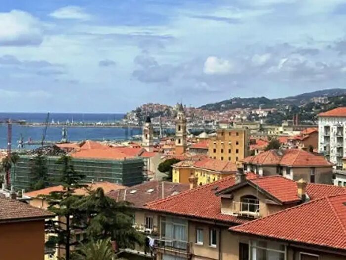 Appartamento con 5 locali in vendita in Via Diano Calderina, Imperia