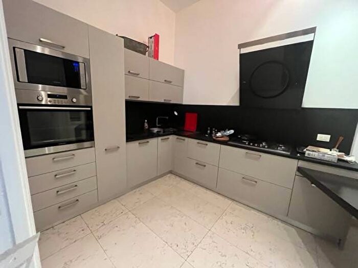 Appartamento quadrilocale in affitto in Via Cesare Battisti, Centro Storico, Modena