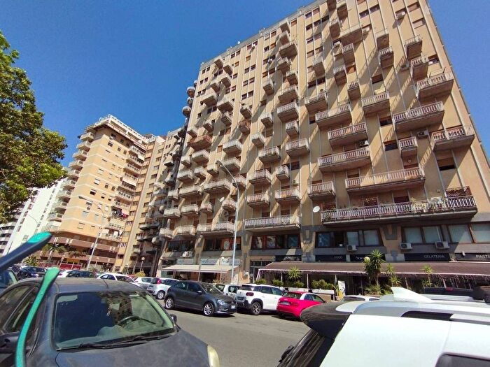 Appartamento con 6 locali in affitto in Via Giovanni Campolo, Malaspina, Palermo