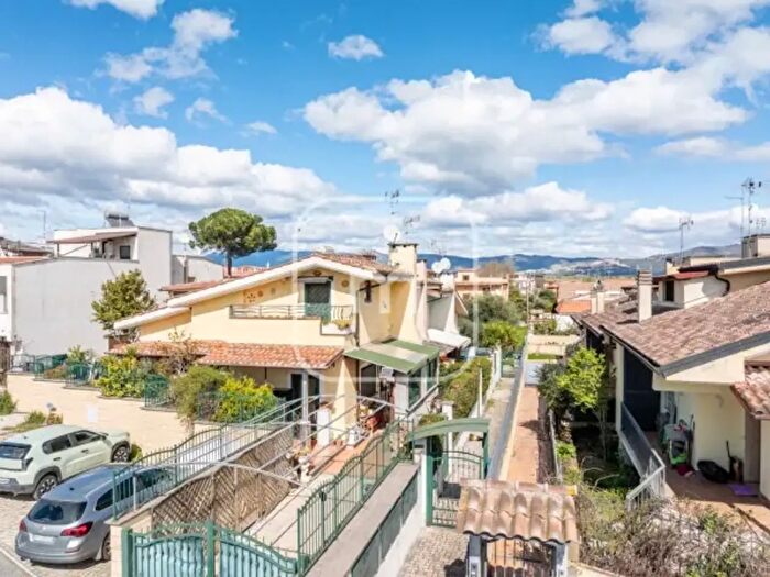 Casa trilocale in vendita in Via Montottone, Roma