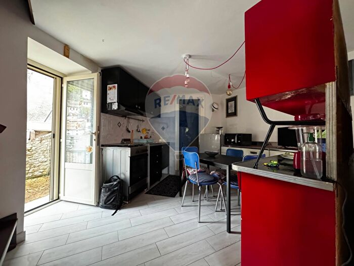 Appartamento trilocale in vendita in Via Costanza Garibaldi, Riofreddo