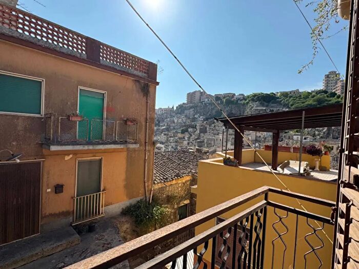 Casa con 6 locali in vendita in Vico Pio, Modica