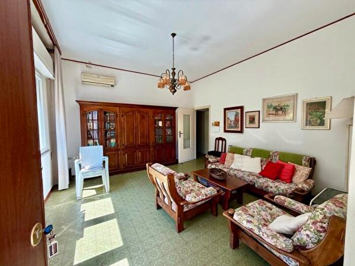 Appartamento trilocale in vendita in Viale Montebelluna, Rimini