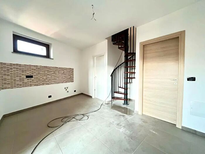 Appartamento trilocale in vendita in Via Ettore Stampini, Torino