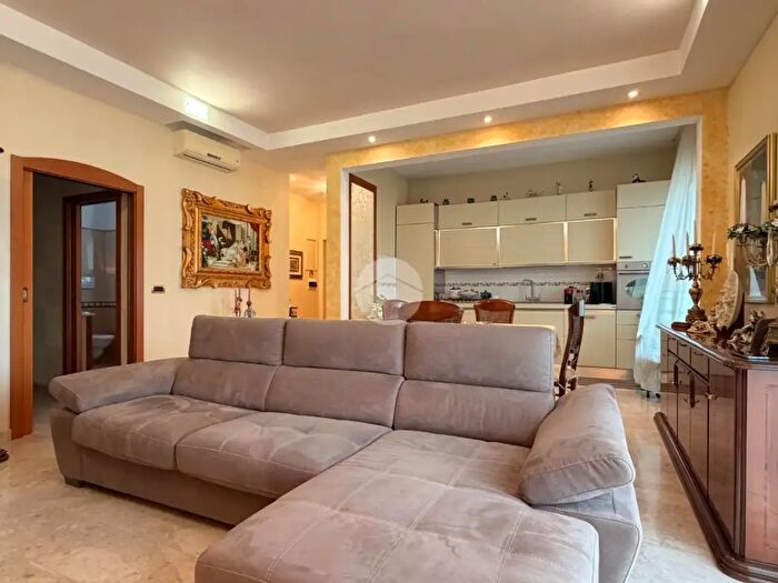 Appartamento con 6 locali in vendita in Via Giantommaso Giordani, Manfredonia