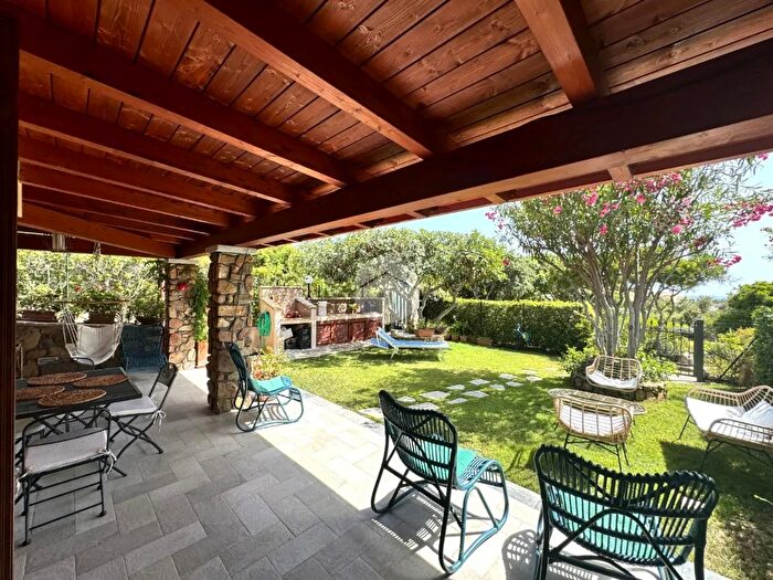 Casa bilocale in vendita in Via Lago di Garda, Villasimius