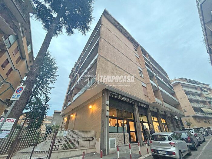 Appartamento quadrilocale in vendita in Roma