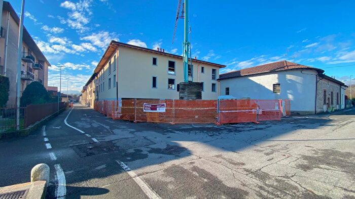 Appartamento trilocale in vendita in Via San Zenone, Mapello