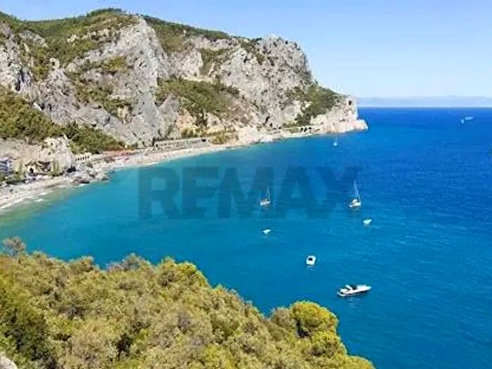 Appartamento quadrilocale in vendita in Finale Ligure