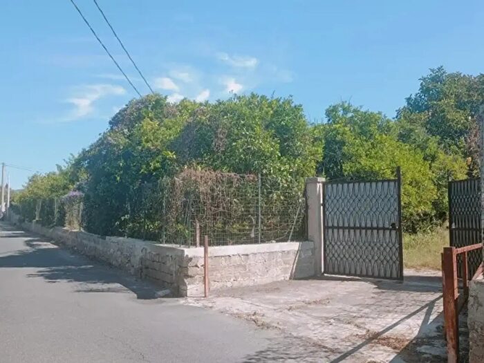 Casa con 5 locali in vendita in Floridia