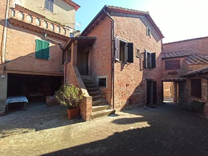 Casa trilocale in vendita in Via Roma, Castiglione Del Lago