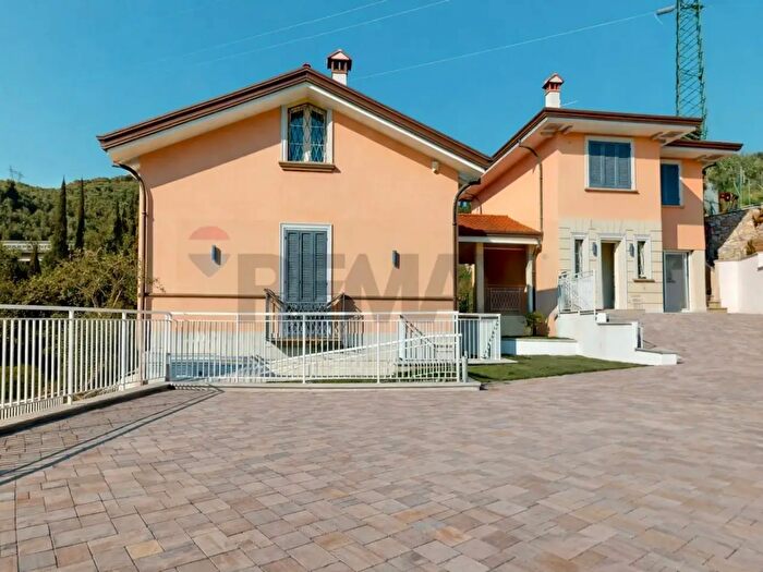 Casa con 18 locali in vendita in Massarosa