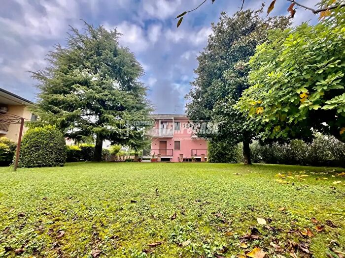 Appartamento trilocale in vendita in Peschiera Del Garda