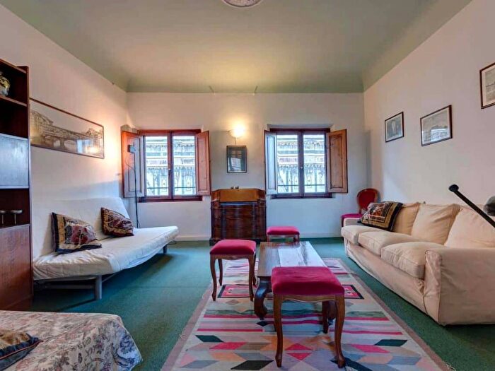 Appartamento trilocale in affitto in Via Ricasoli, Duomo, Firenze