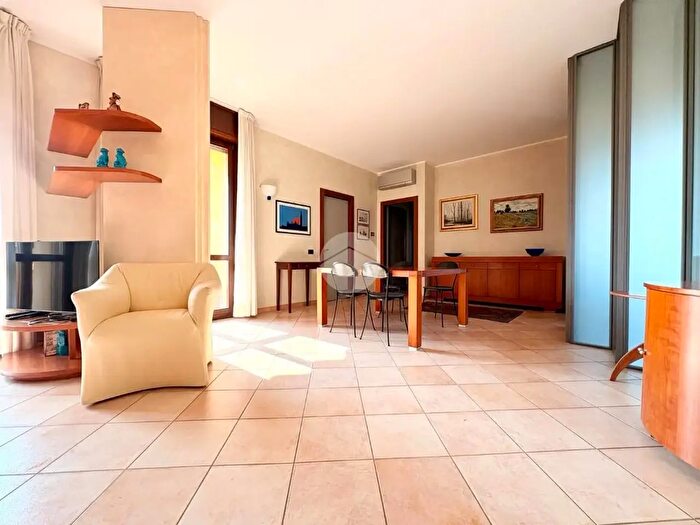 Appartamento quadrilocale in vendita in Via Monte Nero, Cremona