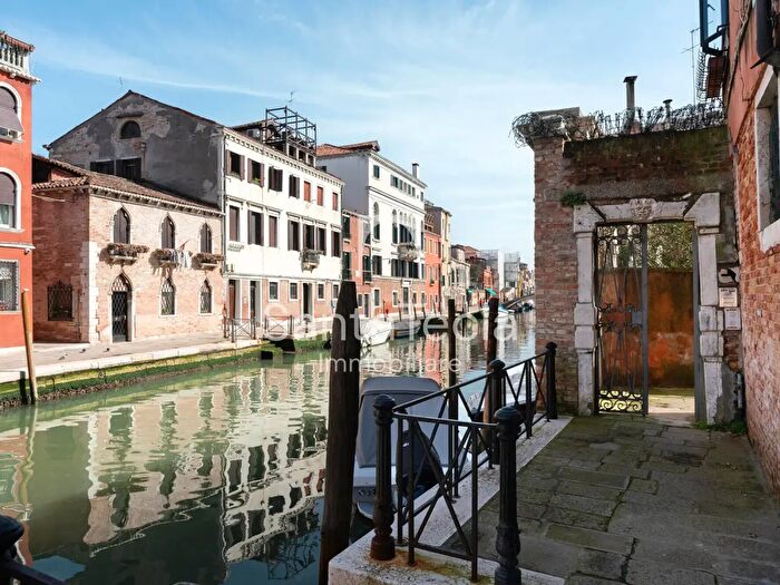 Appartamento trilocale in vendita in Sestiere Cannaregio, Venezia