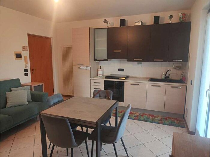 Appartamento bilocale in affitto in PIAZZA GILARDONI, Beccacivetta Azzano, Castel d'Azzano